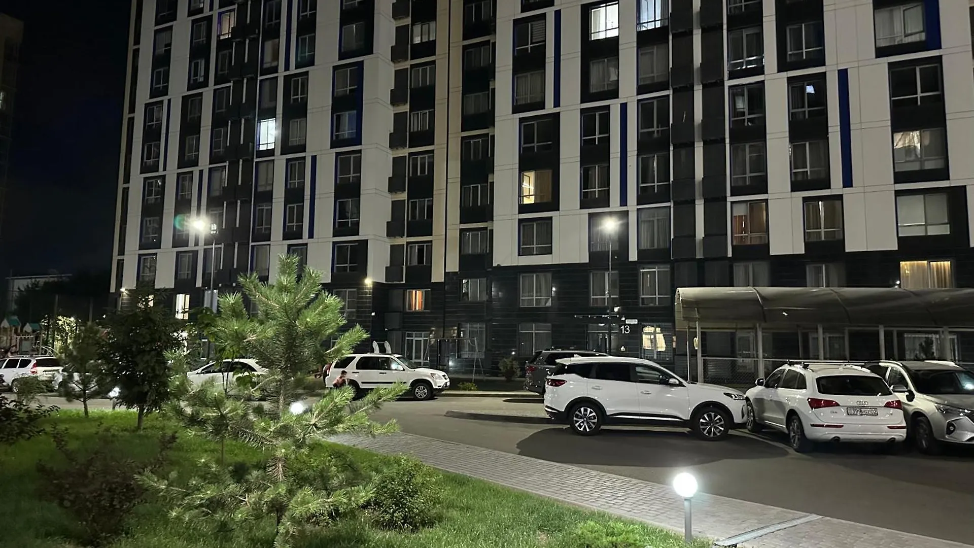 Apartment Классика Rayimbek 15, 1Br In The Centre & Питьевая Вода В Подарок Almaty