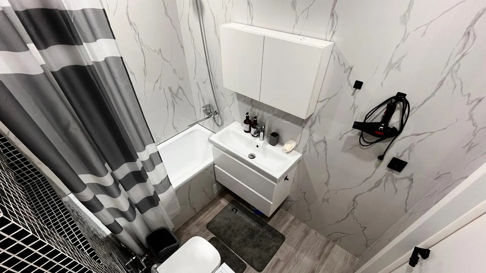 Классика Rayimbek 15, 1Br In The Centre & Питьевая Вода В Подарок Almaty