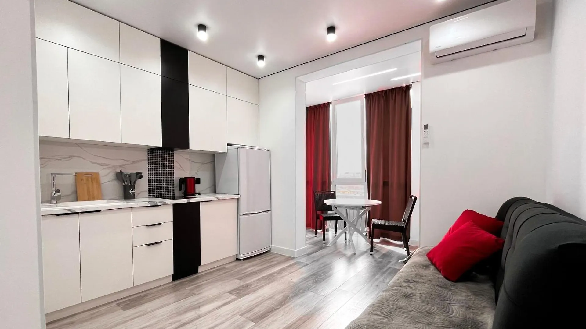 Классика Rayimbek 15, 1Br In The Centre & Питьевая Вода В Подарок Almaty Apartamento