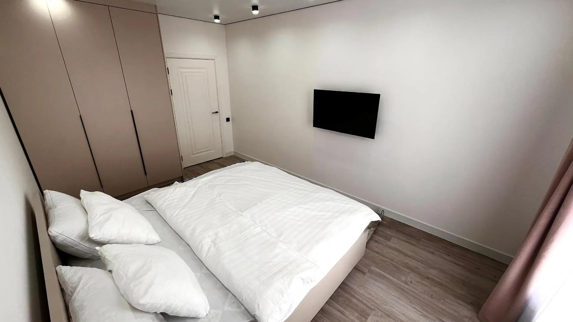 Классика Rayimbek 15, 1Br In The Centre & Питьевая Вода В Подарок Almaty Apartamento