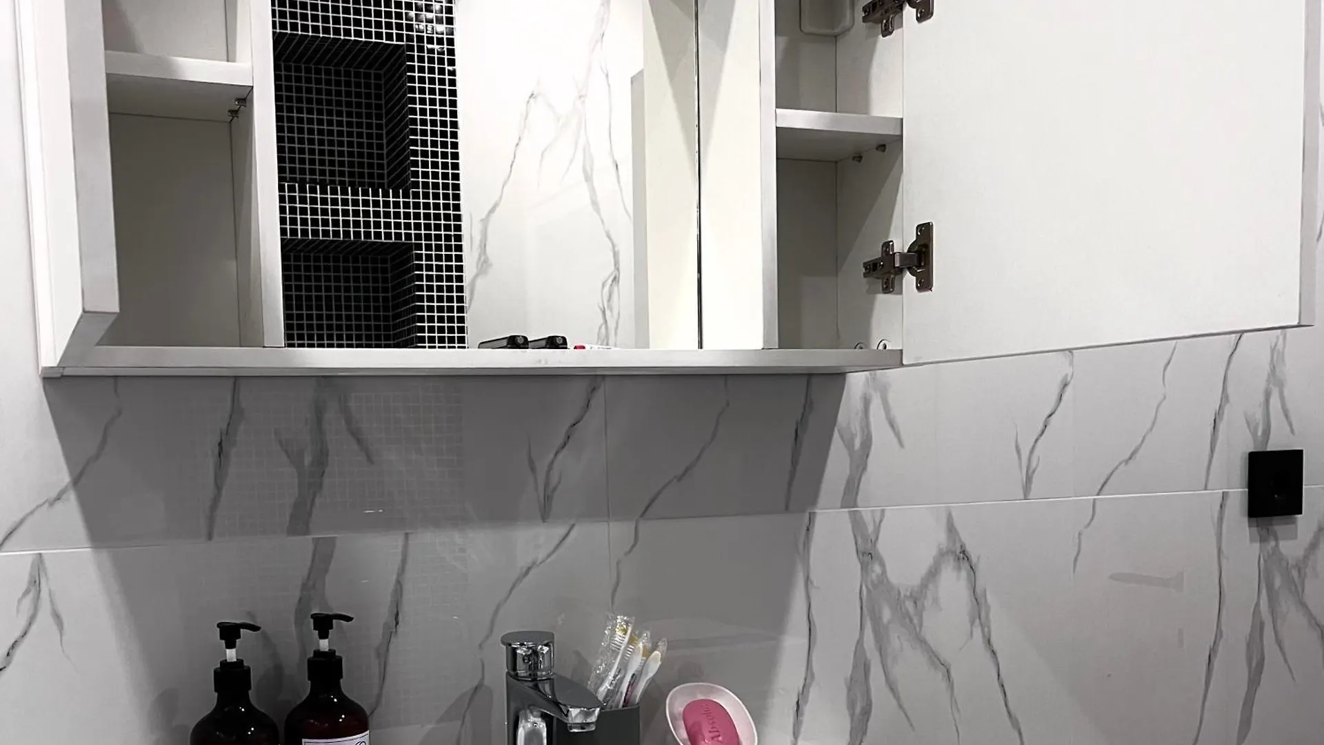 Классика Rayimbek 15, 1Br In The Centre & Питьевая Вода В Подарок Almaty Apartamento